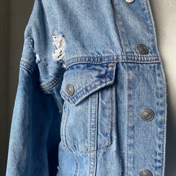 American Eagle Oversized Boyfriend Jean Jacket - Picture 5 of 11
